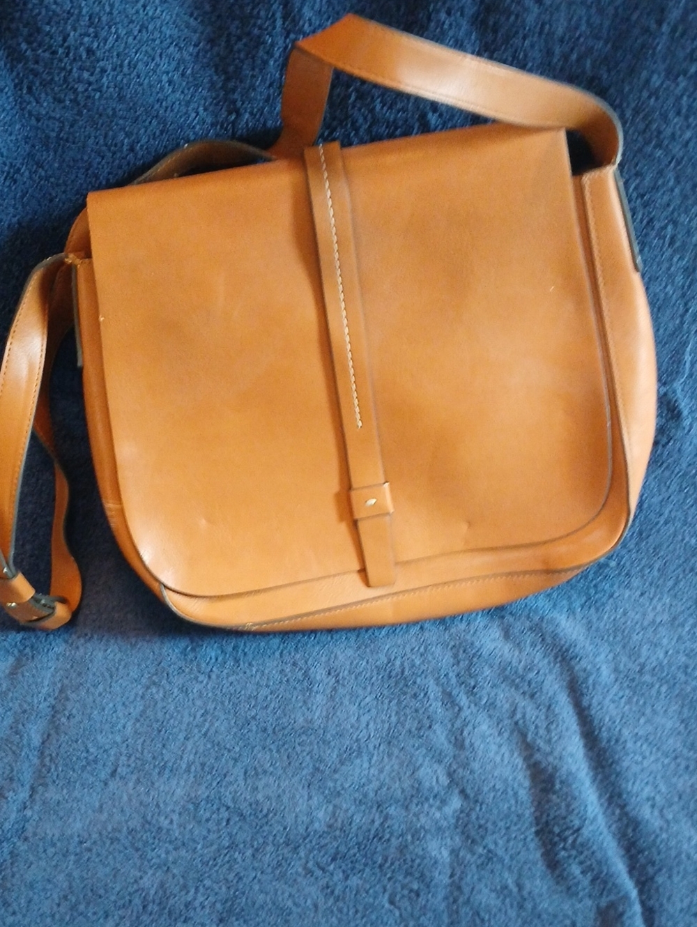 Men's Tan Leather Messenger Bag - Classic Crossbody